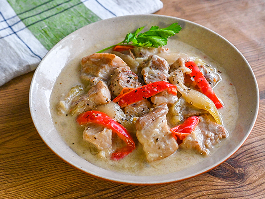豚ウデ肉のココナッツミルク煮込み